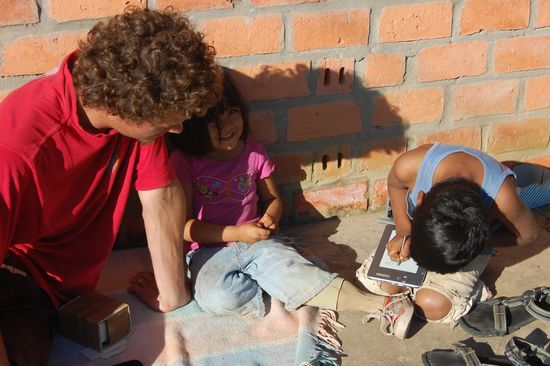 Unser E-Book Reader hat eine Malbrettfunktion, die die beiden Greciana und Moises liebten.