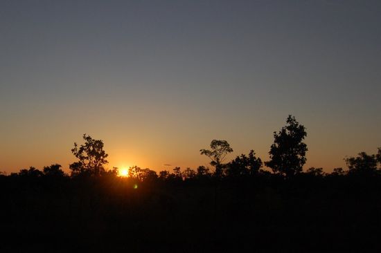 Sonnenuntergang mitten in der Pampa.