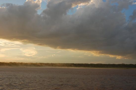 Der Rio Madeira, an dem Punkt vielleicht so breit wie die Donau, von unserer Hängematte aus gesehen.