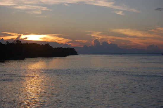 ...was interessantere Dinge zum Beobachten hergab, aber auch die Moskitos nahmen wieder ihren Platz am Schiff ein.