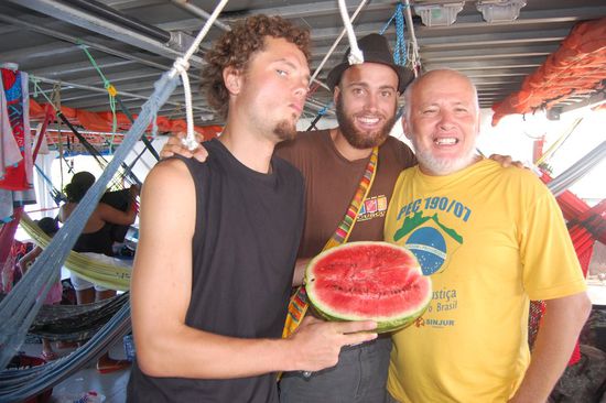 Am letzten Morgen wird noch gemeinsam eine fette Melone geschlachtet! 