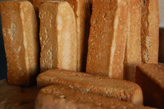 ...und im ganzen oberen Stockwerk vom Geschäft und Restaurant duftet frisch gebackenes Vollkornbrot in unseren Nasen.  Das und viel viel mehr erwartet uns in den nächsten fünf Monaten. Veganes Essen, ein Gesundheitszentrum, Landwirtschaft, viel Studium von gesundheitlichen und biblischen Themen, Bewegung, frische Luft, ...