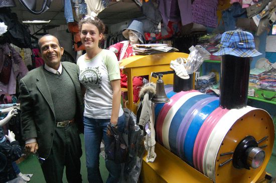 Er hat uns zu einem wirklich genialen Kurs Dollars getauscht, weil er die selbst für seine Einkäufe an Kleidung braucht. Witzig war, dass er die Fundacion kennt und jeden Tag zum Mittagessen ins "Natural Food Plaza" kommt! 