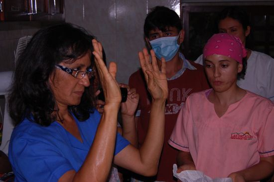 So, seht ihr, kein einziges Bakterienkrümel mehr auf meinen Händen! 