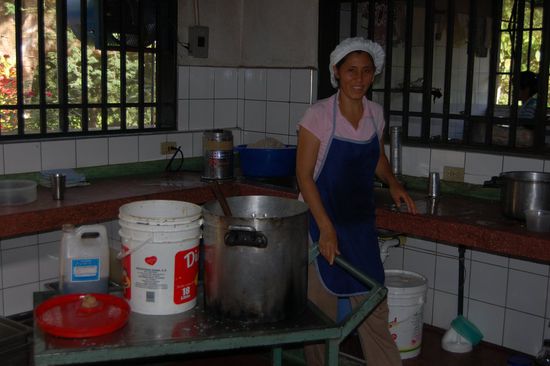 Alba, unsere Küchenchefin hat alles gut im Griff und trotzdem immer einen guten Schmäh am Laufen - Respekt! 