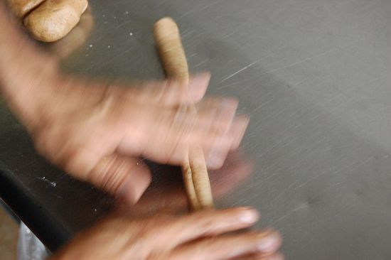 Was einen Meisterbäcker ausmacht: Schnelle Hände...