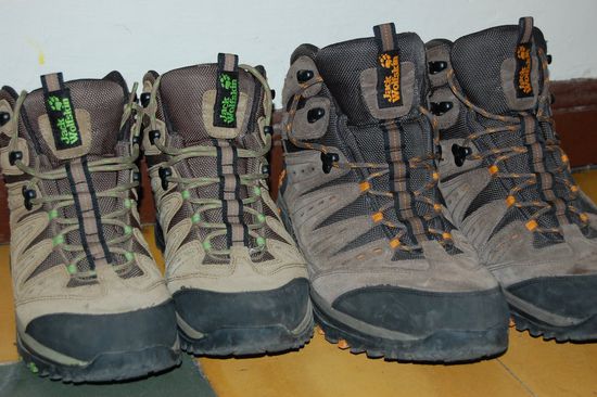 Zwei sehr müde Schuhpaare...