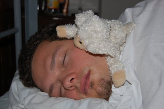 Unser Tag beginnt heute mit dem sanften Wecken durch unser Schäfchen Mica.