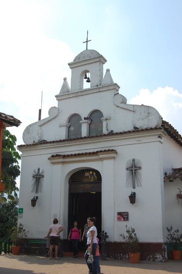 Die Kirche wurde im Dorf gelassen. 