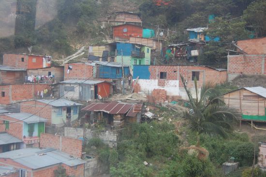 ...hinweg über die Häuser der Ärmsten,