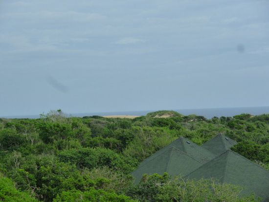 Unsere Hotelanlage mit dem Meer im Hintergrund