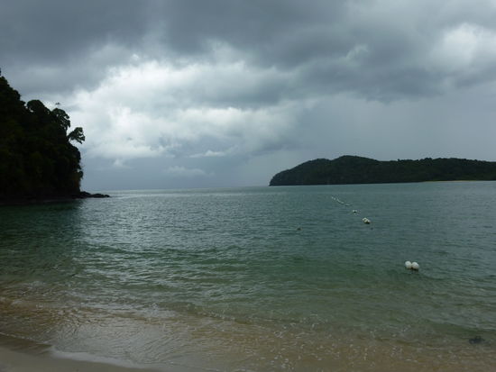 Regenwolken über dem Meer 