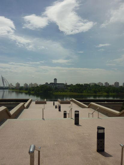 ...in Putrajaya ist alles breit und weit und leer.....