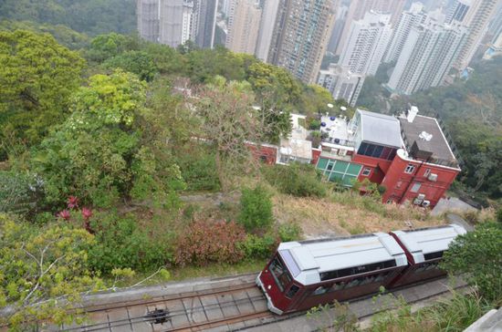Die Peak-Tram auf dem Rückweg