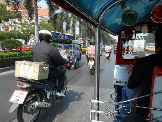 Auf den Straßen Bangkoks - Richtung Thonburi