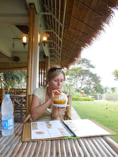 Mango-Shake im Apples Restaurant - yammi, lecker!!
