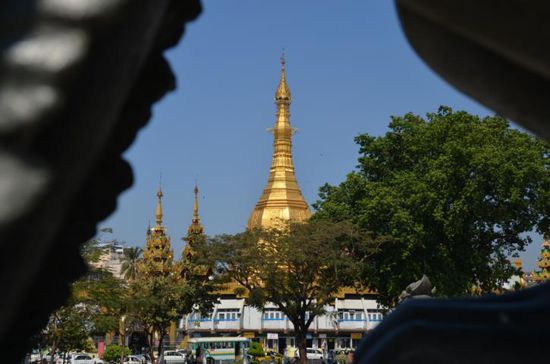 Blick auf die Sule-Pagode vom Mahabandoola-Garden