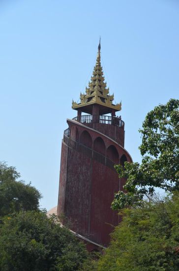 Aussichtsturm mit Wendeltreppen-Aufgang