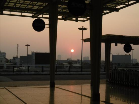 Sonnenaufgang am Flughafen Da Nang