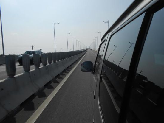 ...unser Wagen hatte Mühe die Brücke zu schaffen...