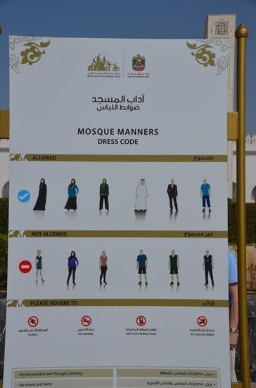 ....bei der Kleidervorschrift waren wir natürlich raus - dass wir uns komplett verhüllen sollen, war uns nicht klar! 