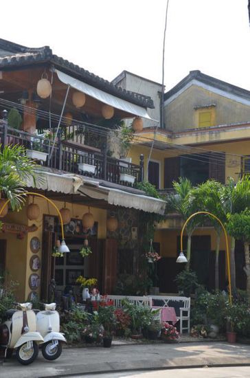 ..hübsche kleine Cafés überall...