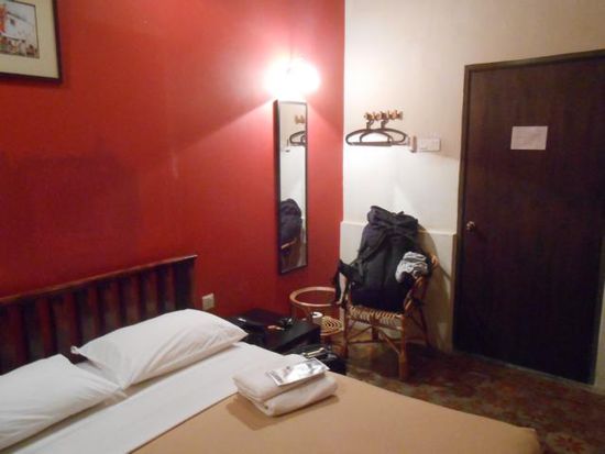...unser kleines Zimmer mit Eingangstür....