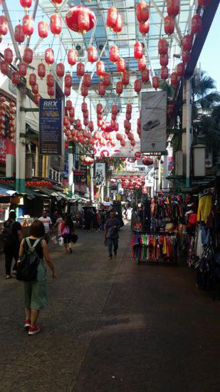 Der Tag- und spätere Nachtmarkt (mit bedeutend mehr Ständen)