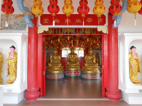 ....noch mehr Buddhas...