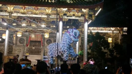 Tempel mit Drachenvorführung 