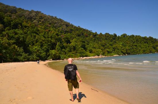 ....aber auch am Strand ging der Weg zum Monkey Beach... 