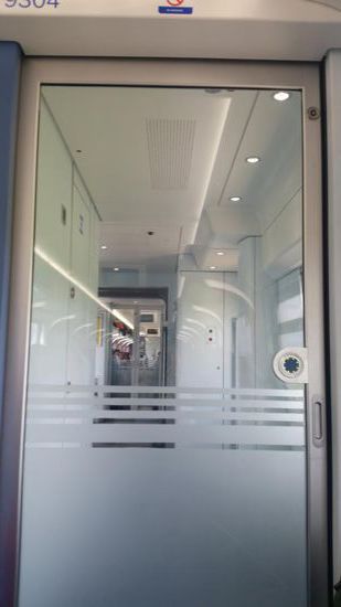 ...der Blick von unsere Plätzen...und vor den Füßen das Gepäck ....