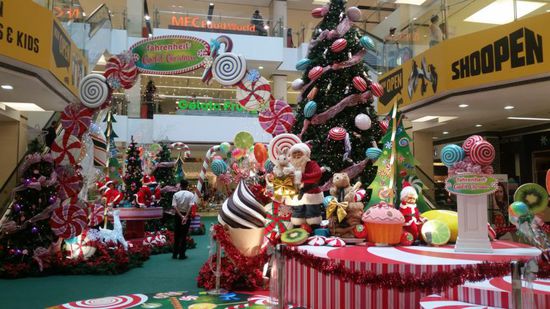 ...und überall kitschige Weihnachtsdeko - so kann ich trotz 30 Grad nicht vergessen, dass das Fest nicht mehr weit entfernt ist...