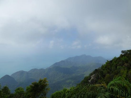 ...hinter den Wolken ist dann Thailand...