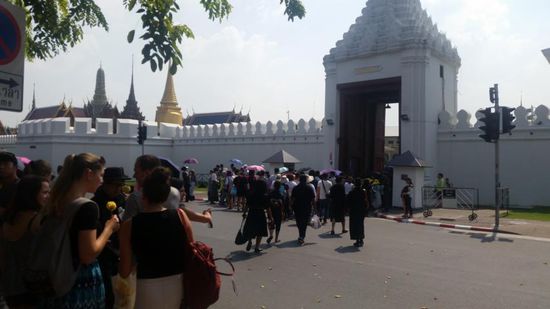 Alle wollen in den Palast....