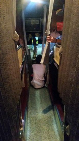 ...rechts und links vom Gang sind die Schlafkabinen 