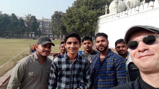 .... nachdem jeder einzelne ein Foto mit Ulf und Gruppenselfi mit uns beiden gemacht hat, wurde der Spieß mal umgedreht .....    