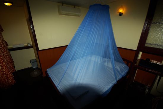 unser nicht so Luxuszimmer auf dem schwimmenden Hotel, die Klimaanlage hätte 5$ mehr gekostet.