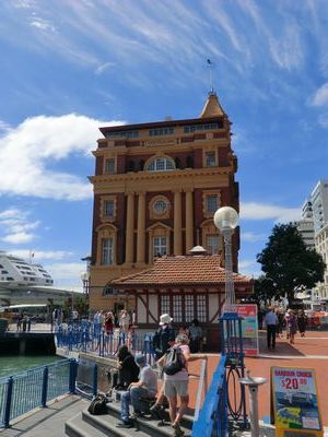 Das Gebäude sieht aus wie die Flinders Station in Melbourne