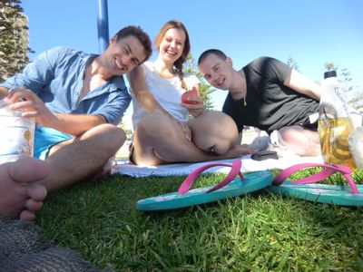 LOS runter, sonst sind die Köpfe nicht mit auf dem Foto !!
Na Hauptsache meine tollen Flip Flops kommen gut zur Geltung..hahaha