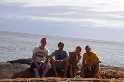 Das Gruppenfoto darf natürlich nicht fehlen !!
(von li. Max, Jens, Nina, Alex)
--- sieht man eigentlich das wir in der Nacht schlecht geschlafen haben--- ??