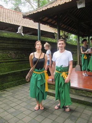 Die grüne Tischdecke war Vorschrift um den Tempel im Monkey Forest betreten zu dürfen