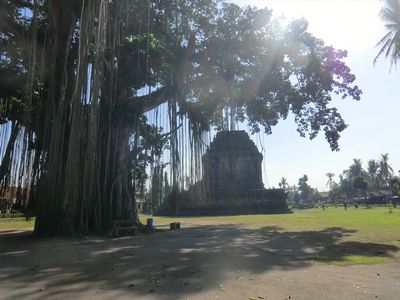 Das war ein kleiner Tempel auf dem Weg nach Prambanan