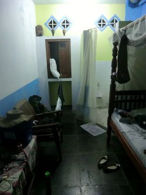Mein Zimmer im Dewis Homestay (haha meine Wäscheleine ist auch mit drauf)