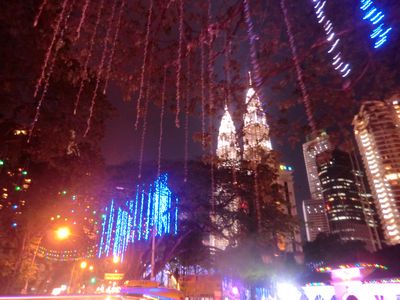 Kuala Lumpur hat abends so herrliche Weihnachtsbleuchtung