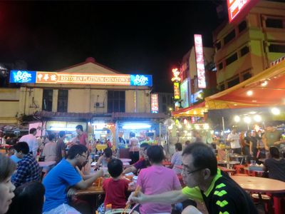 Ein Besuch in China Town durfte natürlich auch nicht fehlen.
Hier kann man sich günstig satt essen und allen möglichen Kleinkram kaufen.