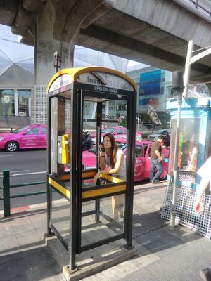 Ein praktisches Freilufttelefon im Herzen von BKK