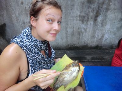 Ja sogar ICH esse dort Fisch..und es sich gehört mit nur mit Stäbchen