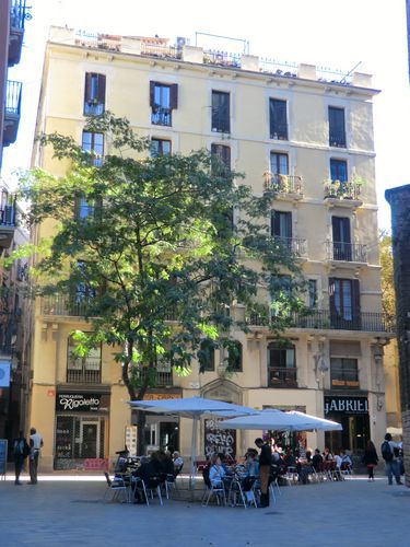 Mir gefallen die vielen kleinen Cafes in der Stadt
