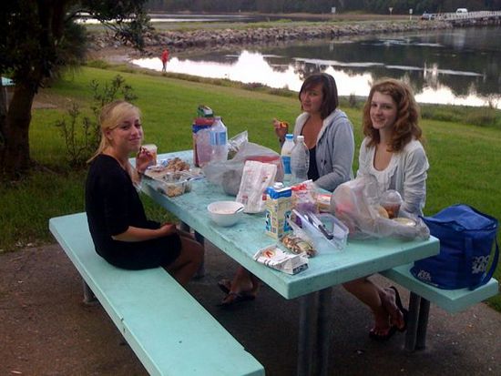 Morgens gab es ein gemütliches Frühstück am Wasser